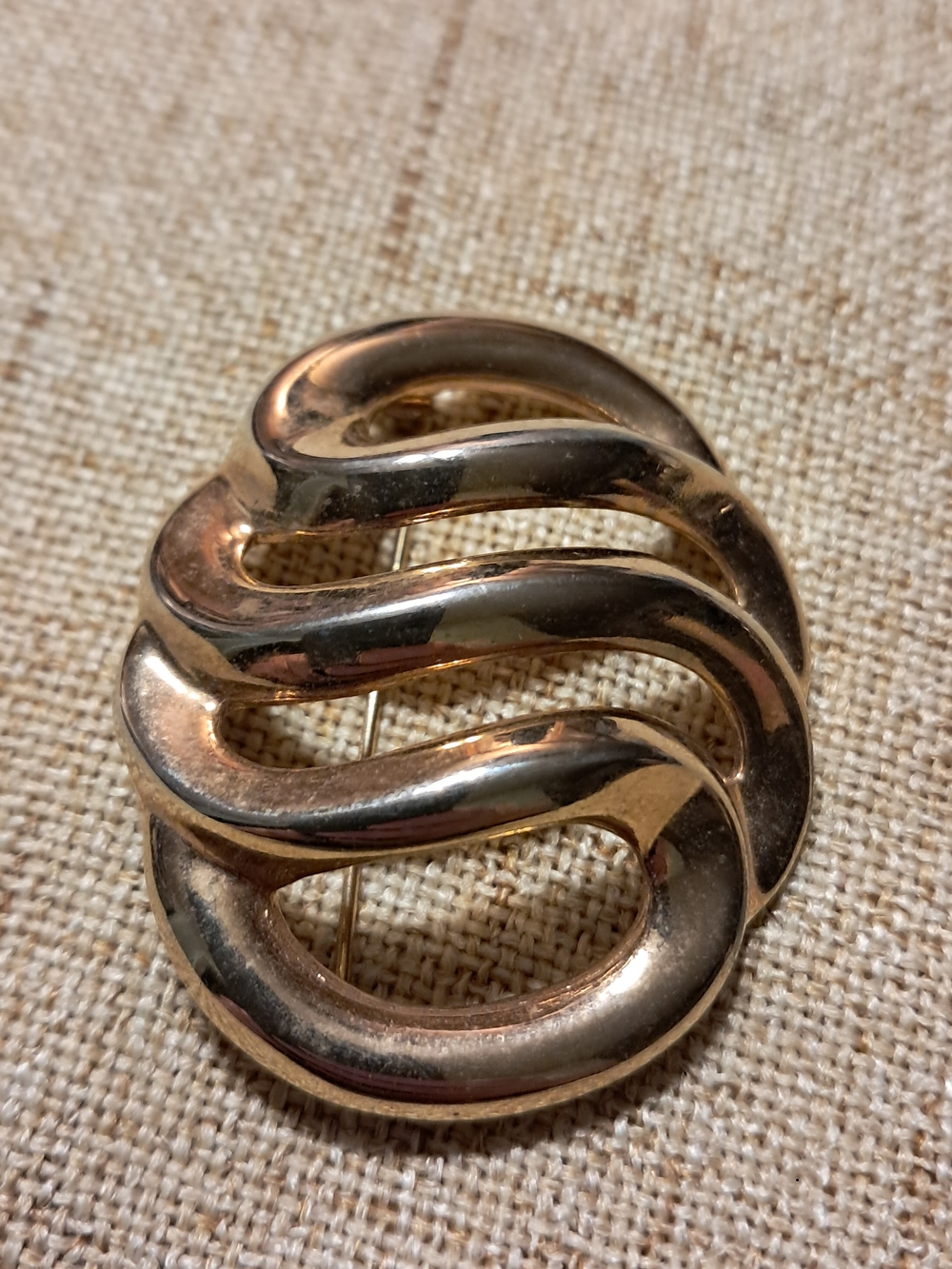 Gold-Tone Wavy Circle Brooch - Classic Women's Jewelry